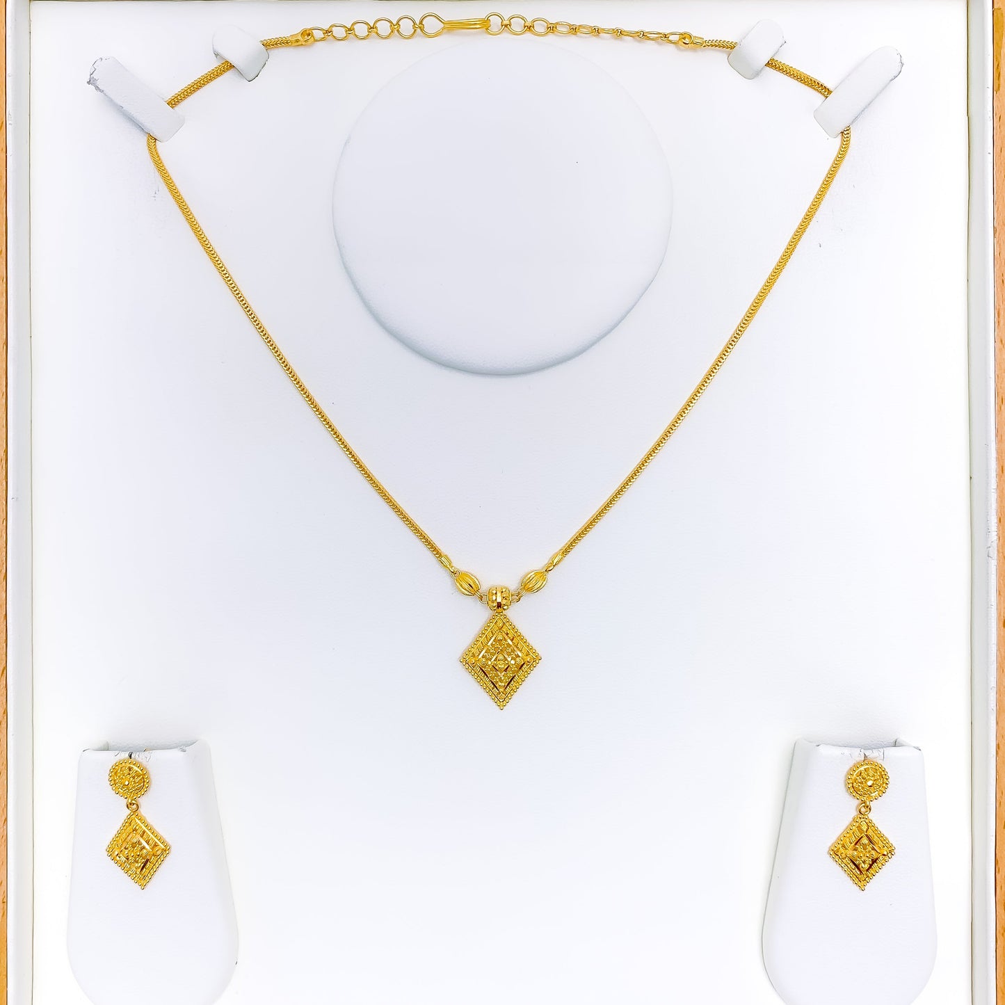 Reflective Diamond Shaped Gold Set