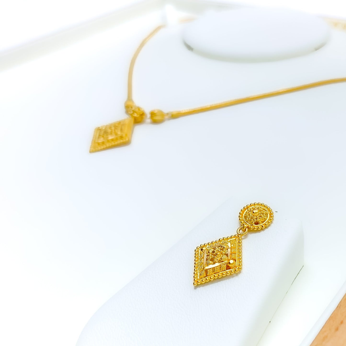 Reflective Diamond Shaped Gold Set